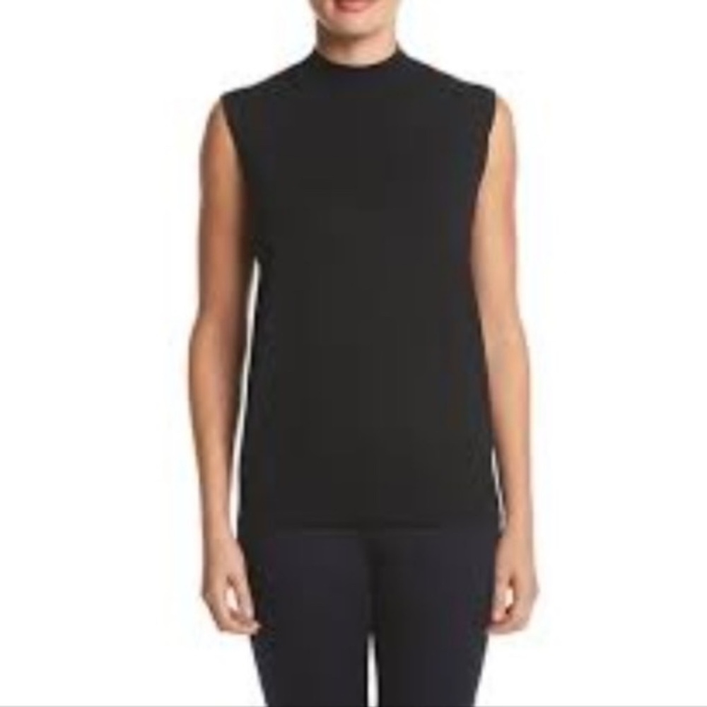 UNIQLO sleeveless blouse